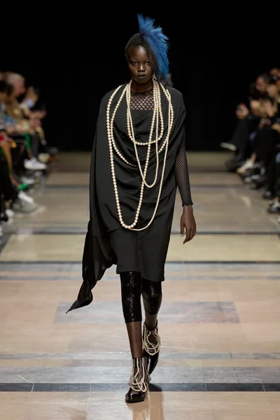 Look 28